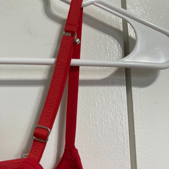 TOMMY HILFIGER Invisible Lift Convertible Bra Red Womens 36 B - Picture 11 of 15